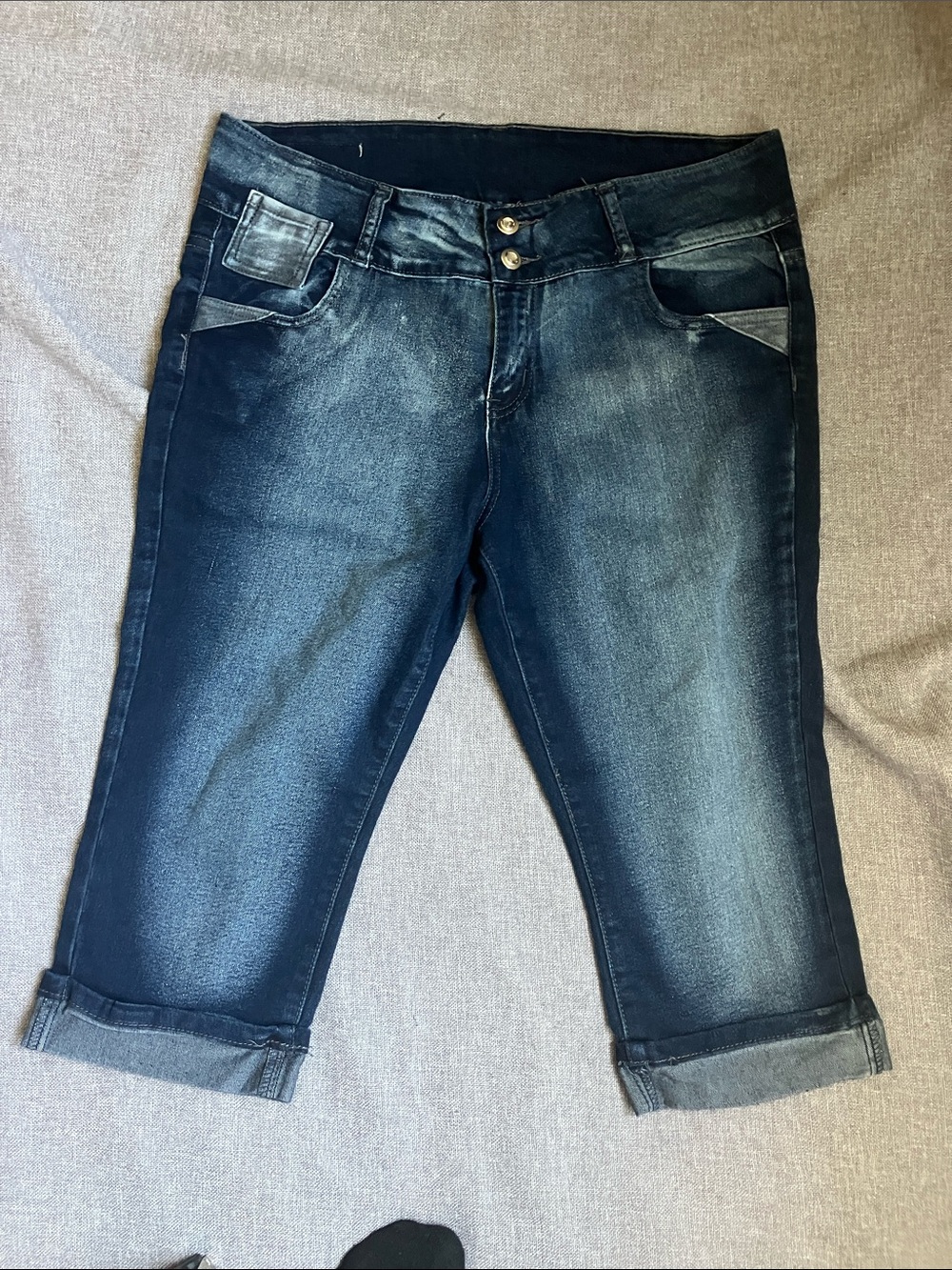 women's dark wash denim capri jeans. Size 15